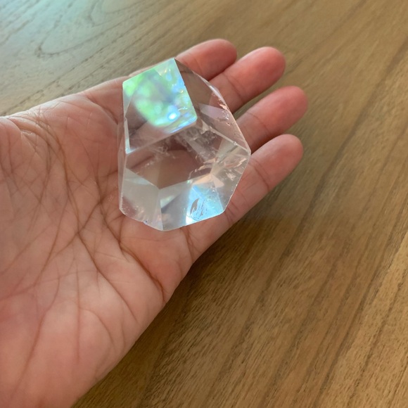 Medium sized Crystal quartz point - Picture 3 of 4